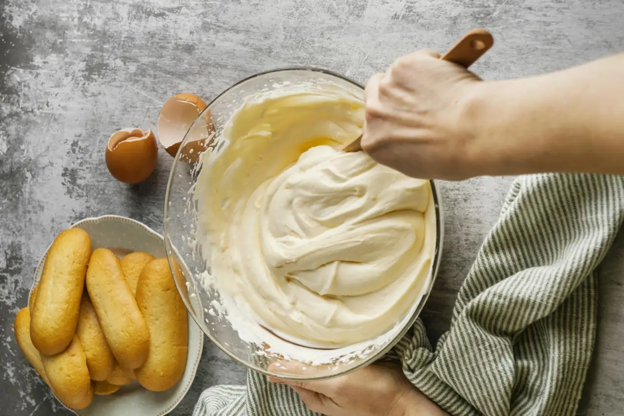 Crema al mascarpone: la ricetta per un tiramisù indimenticabile