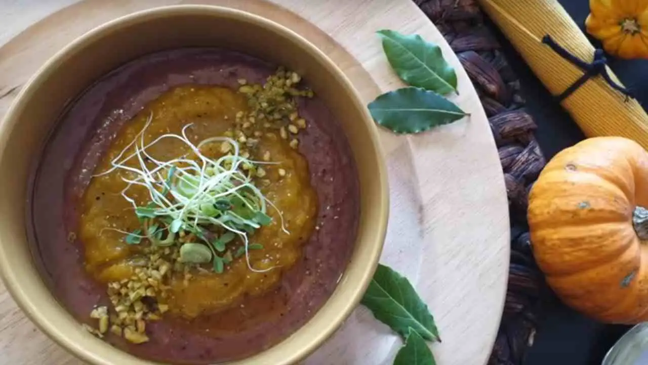 Come cucinare la vellutata di piselli e crema di zucca: ecco la ricetta